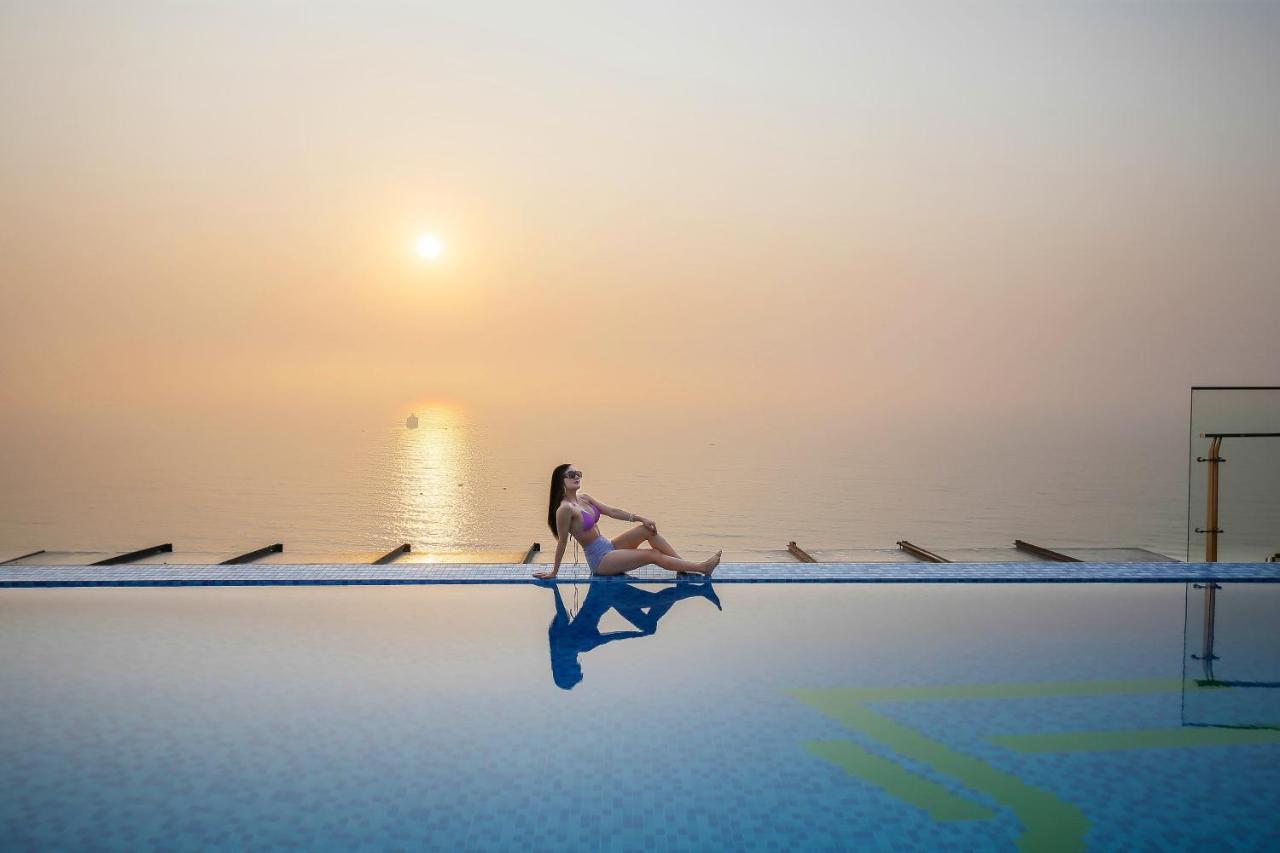 Maximilan Danang Beach Hotel Exteriér fotografie